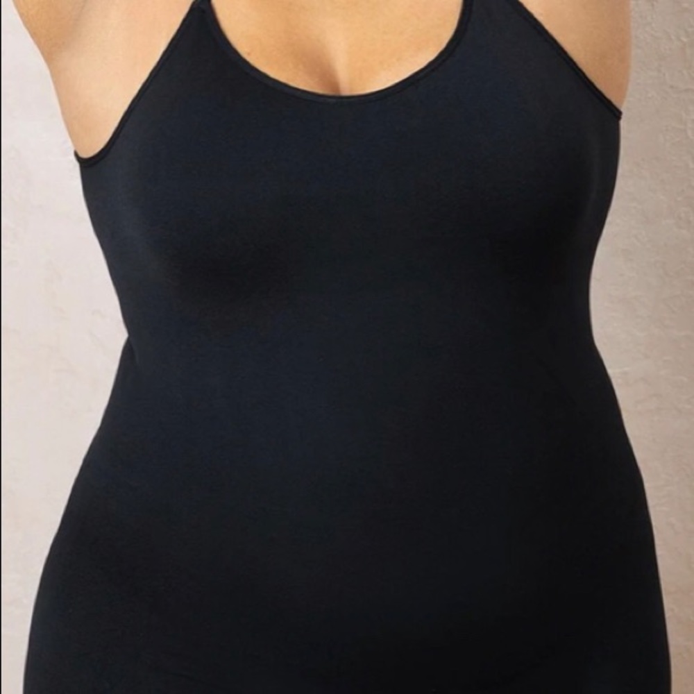 Black shapermint empetua tank lot of 2